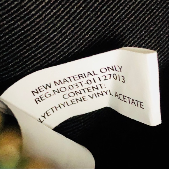 Marc Jacobs Essential Leather Crossbody - Picture 7 of 7